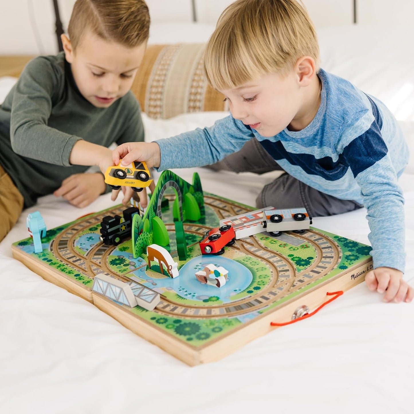 Melissa & Doug - Take-Along Railroad Toy