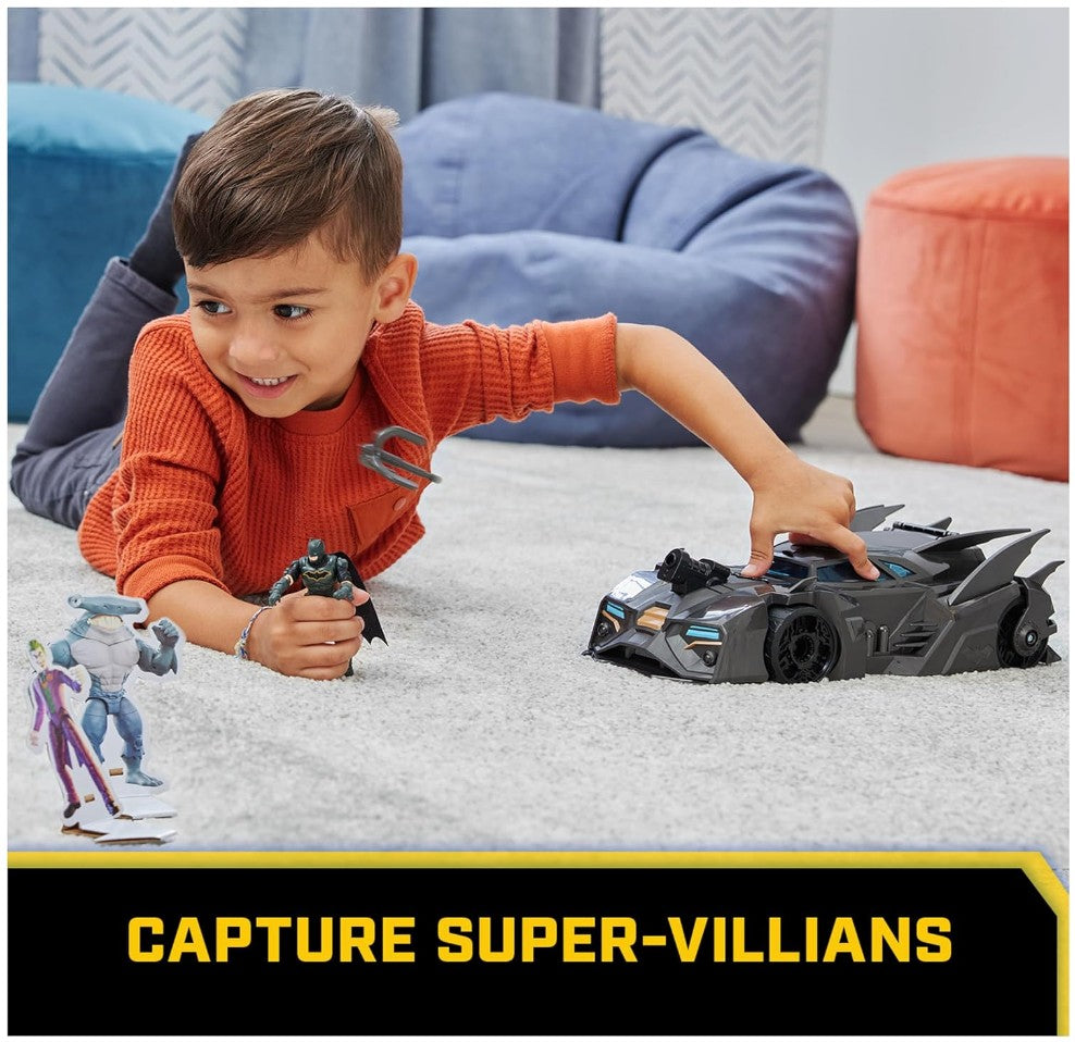 DC Comics -  Crusader Batmobile Playset with 4-inch Batman Figure