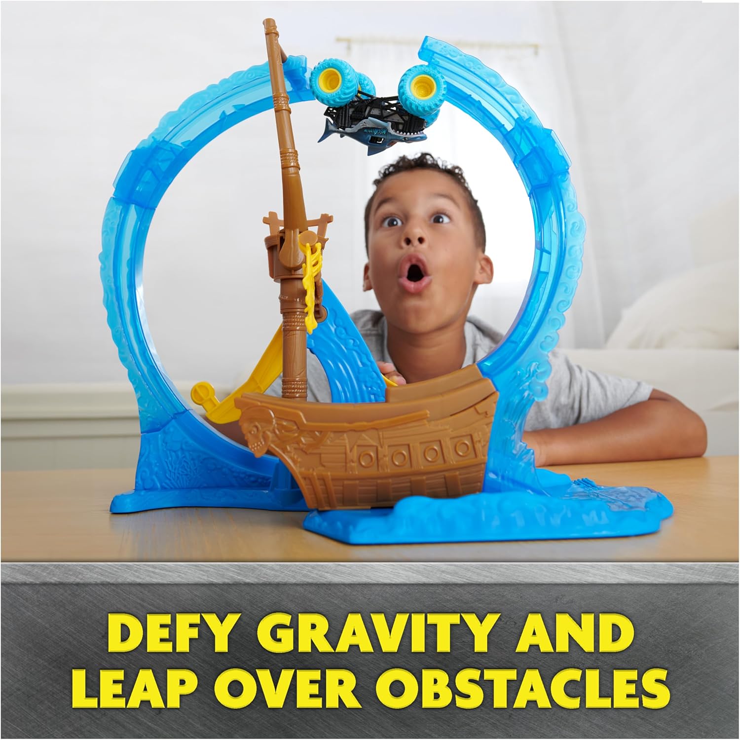 Monster Jam - Megalodon Loop of Doom Stunt Playset
